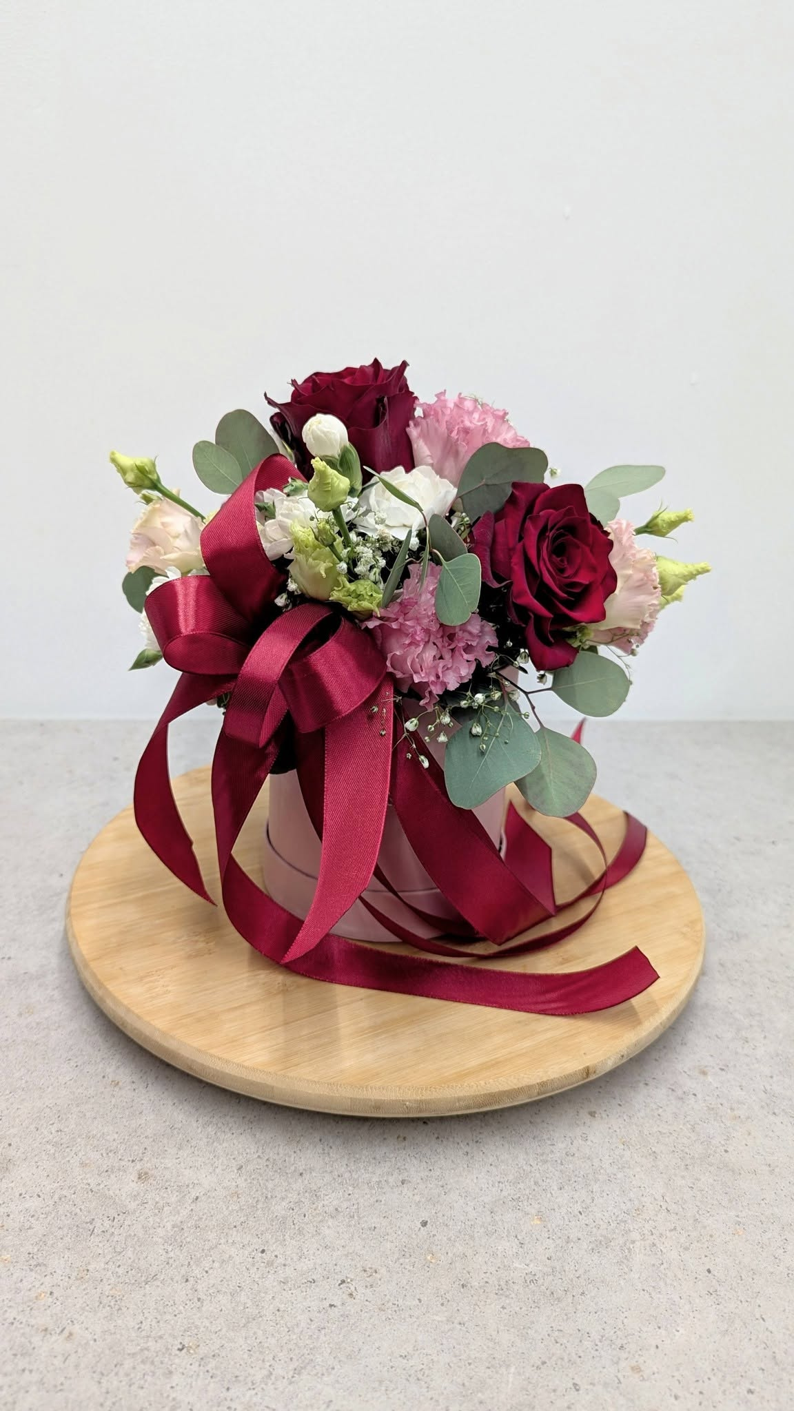 Flowerbox z kompozycją kwiatową